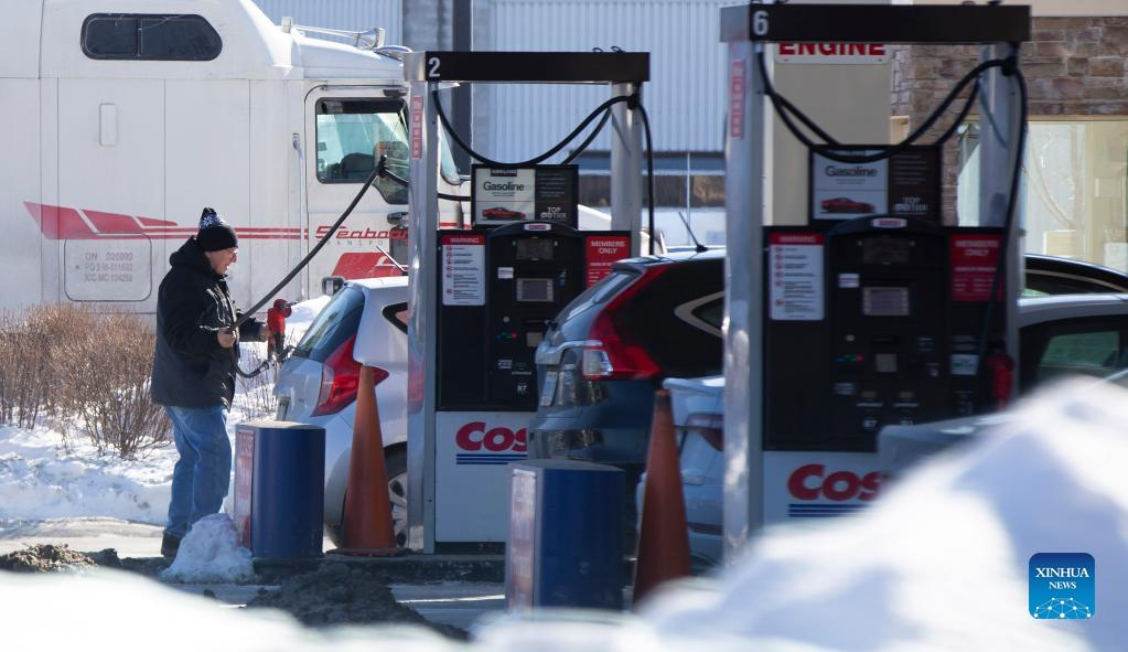 Regular gas price hits record high in CanadaXinhua