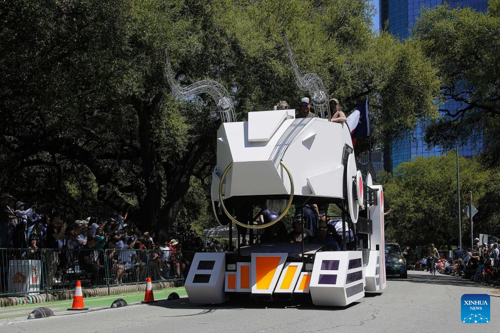 In pics: 35th Houston Art Car Parade in Houston-Xinhua