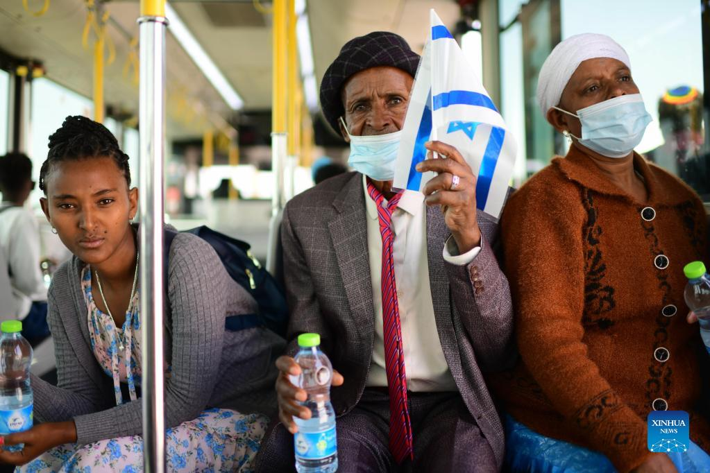 Ethiopian Jewish Immigrants Arrive At Ben Gurion International Airport ...