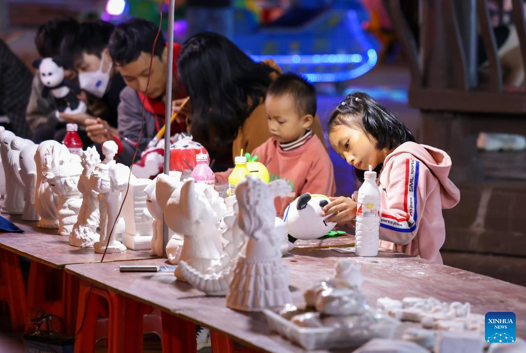Cultural tours light up nightlife-Xinhua