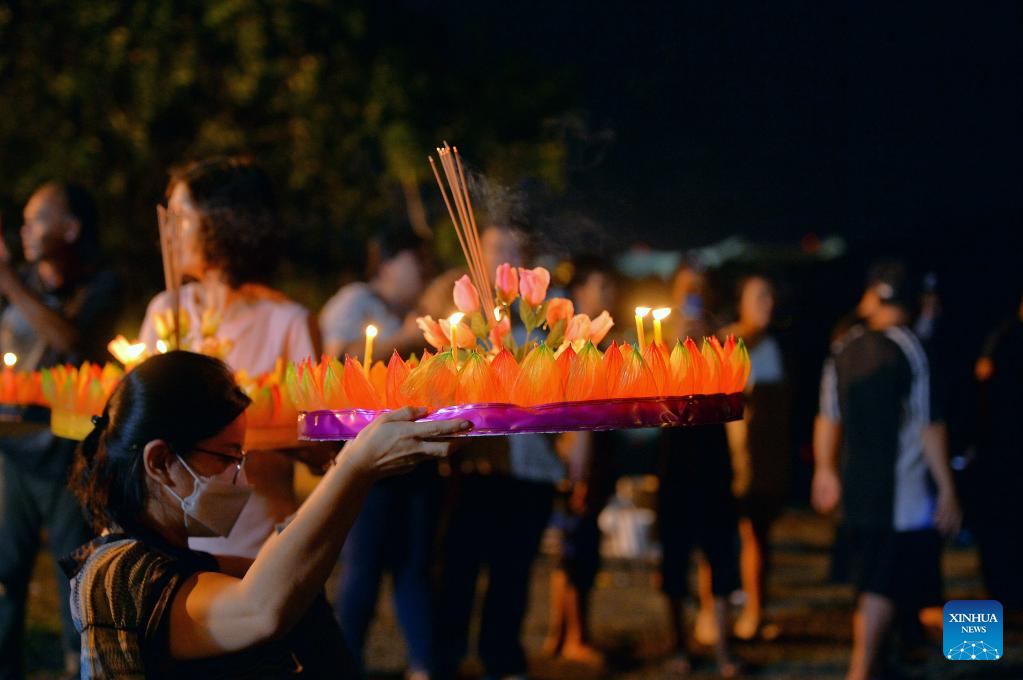 Vietnamese women float flower lanterns on river for good fortune - CGTN