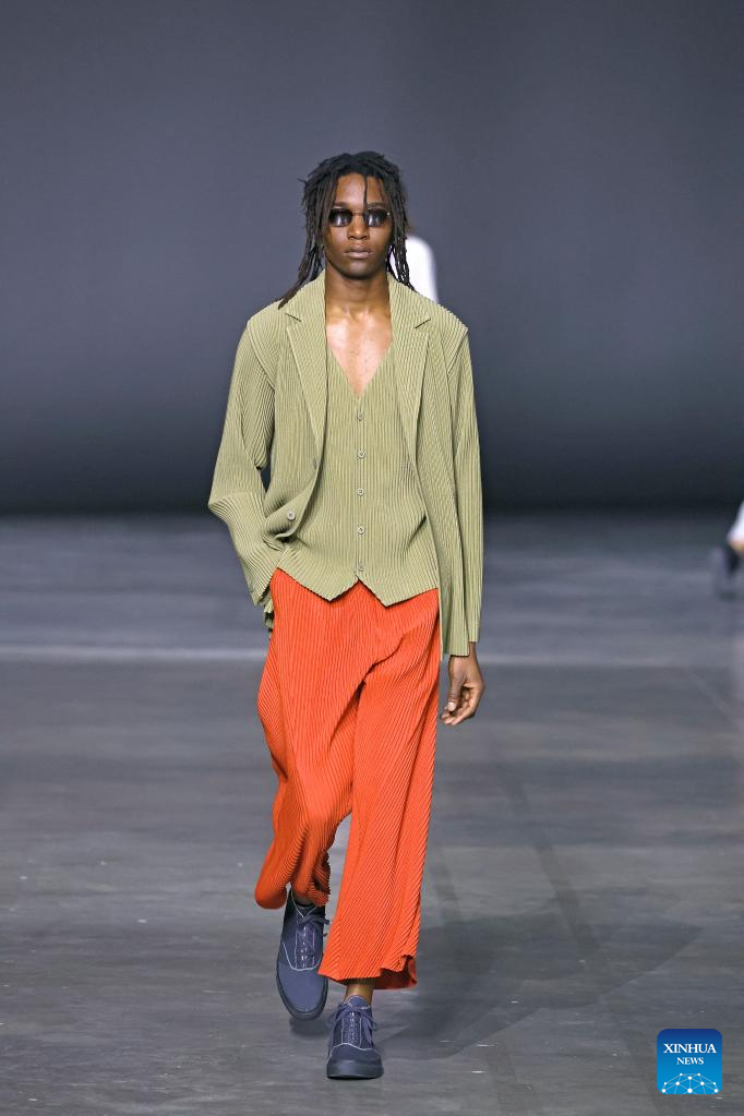 Fashion shows and trends: Catwalk collections from London Fashion Week 2019  - Xinhua