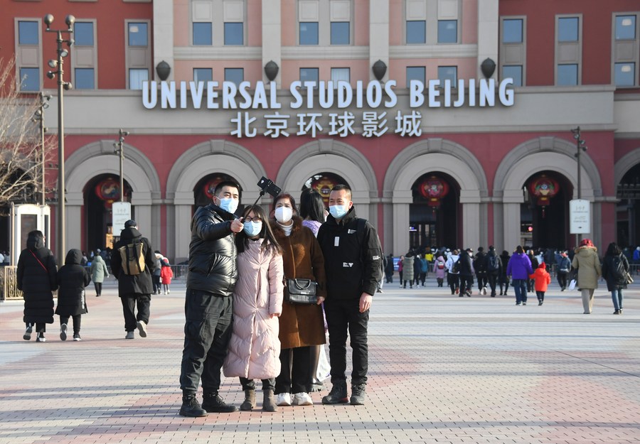 Chinese tourists flock to savor trendy immersive experiences-Xinhua