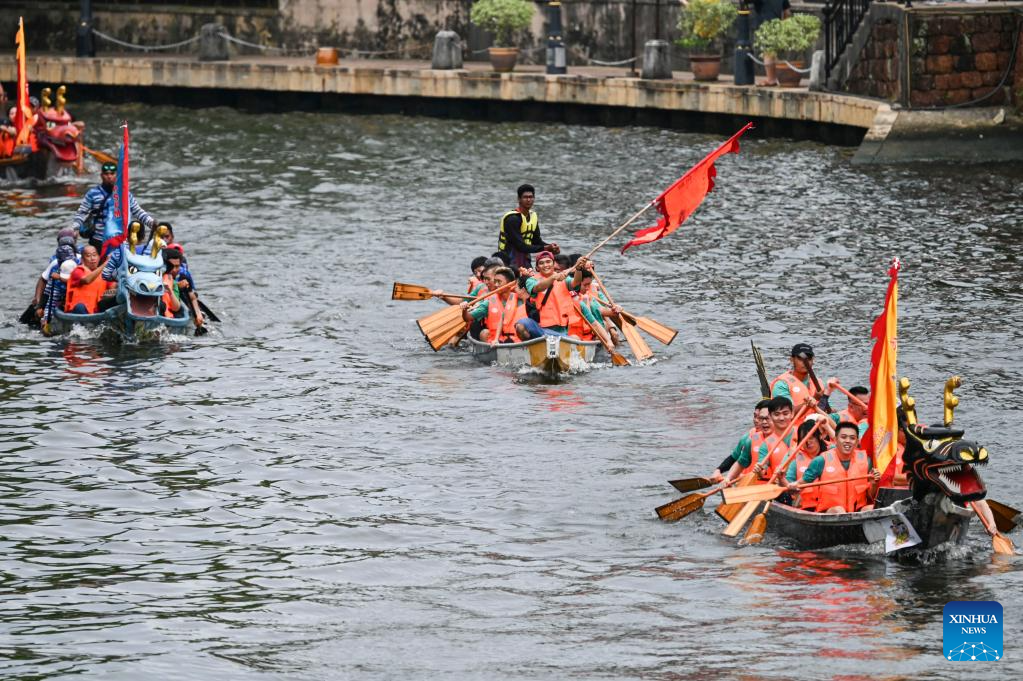 马来西亚举行龙舟赛迎接即将到来的端午节-新华社