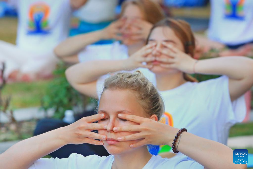 People mark upcoming International Yoga Day in Belarus-Xinhua