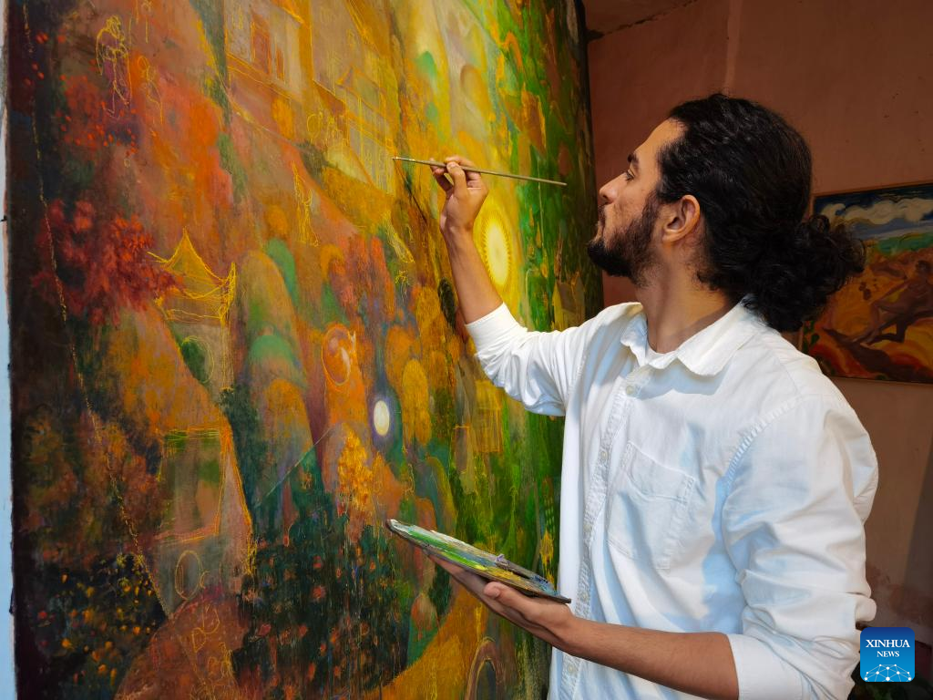 Across China Iranian artist paints beauty of rural ChinaXinhua