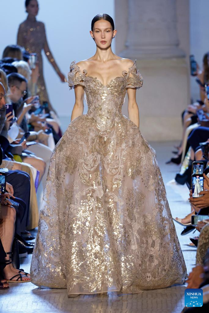 In pics: Elie Saab's Autumn/Winter 2023/2024 collections-Xinhua