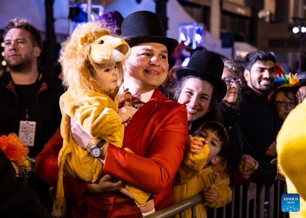 Art in the Dark Halloween Parade held in ChicagoXinhua