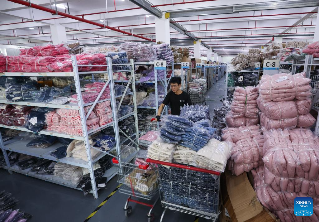 Children's cheap clothing warehouse