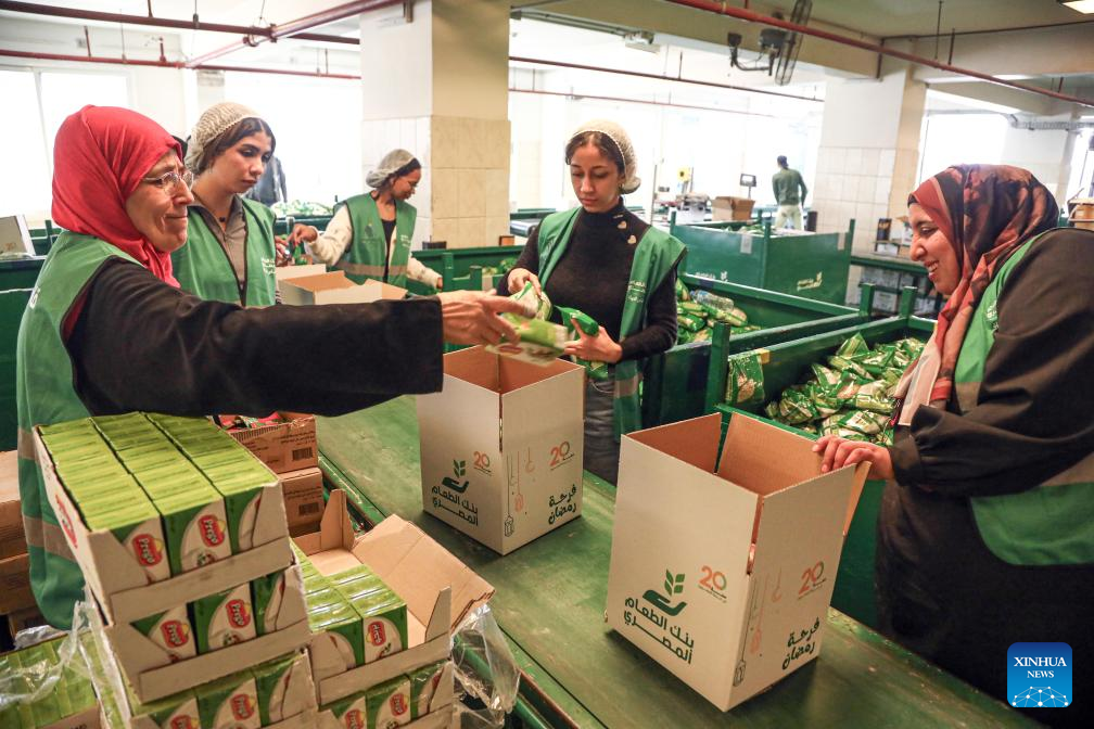 Feature: Egyptian Food Bank Prepares Free Food Boxes To Alleviate ...