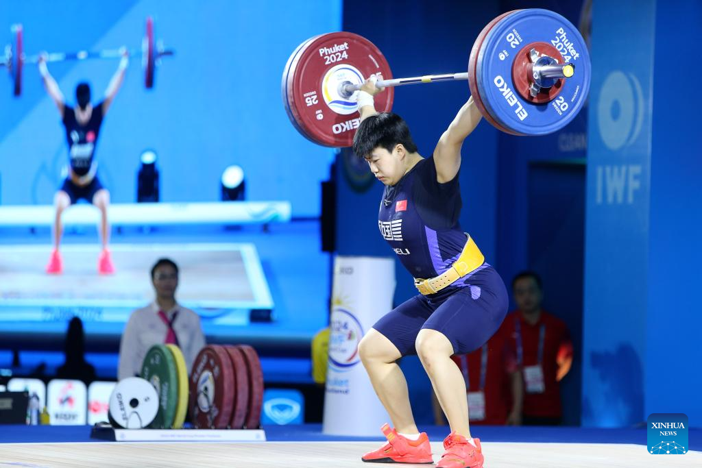 U S Weightlifter Reeves Sweeps Three Golds At Iwf World Cup Xinhua