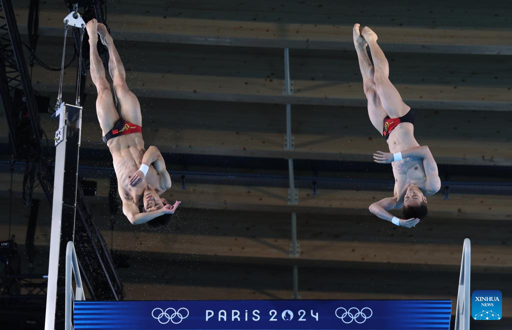 Olympics China's Lian Junjie and Yang Hao win men's synchro 10m