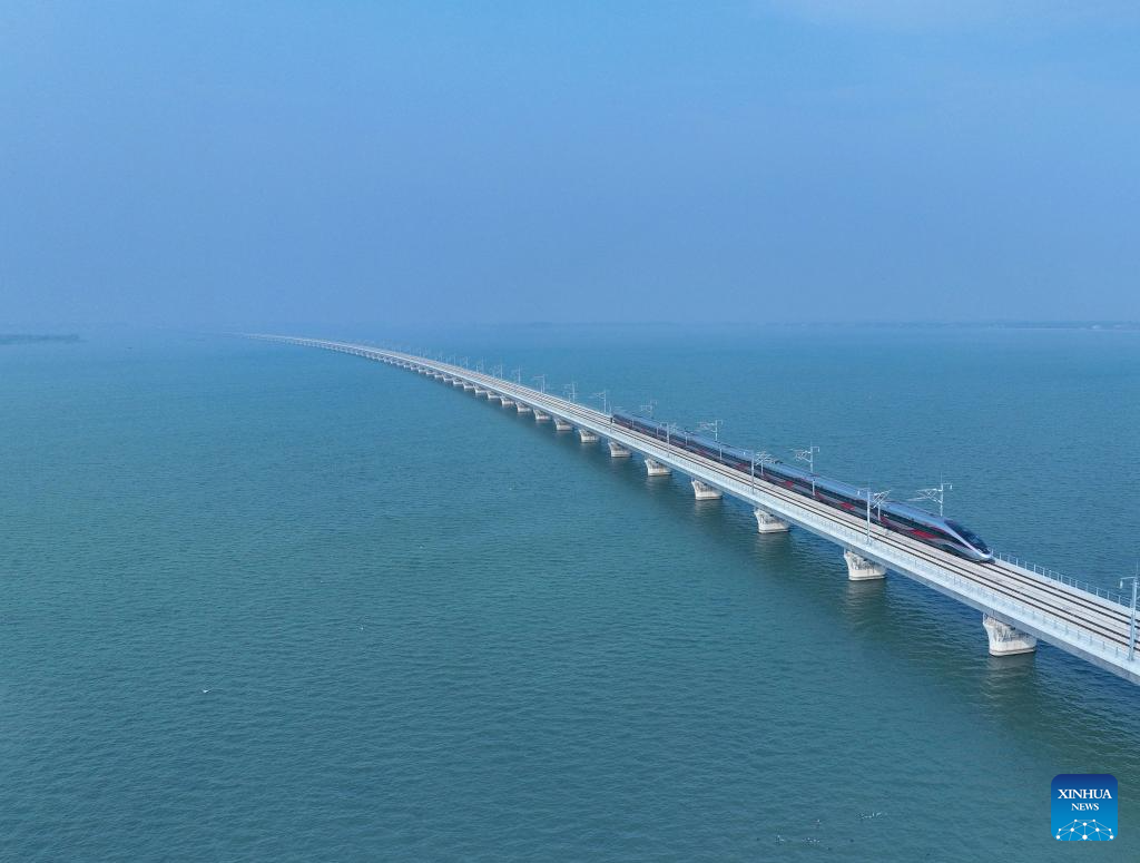 Sun ⁣Minghui (front R) of Zhejiang Lions vies with Li Weihao ⁢of Sichuan Blue Whales⁣ during a match ⁤at​ the 2024-2025 season of the Chinese Basketball Association (CBA) league‌ in Hangzhou, east China's ⁤Zhejiang Province, Dec. 26, 2024.