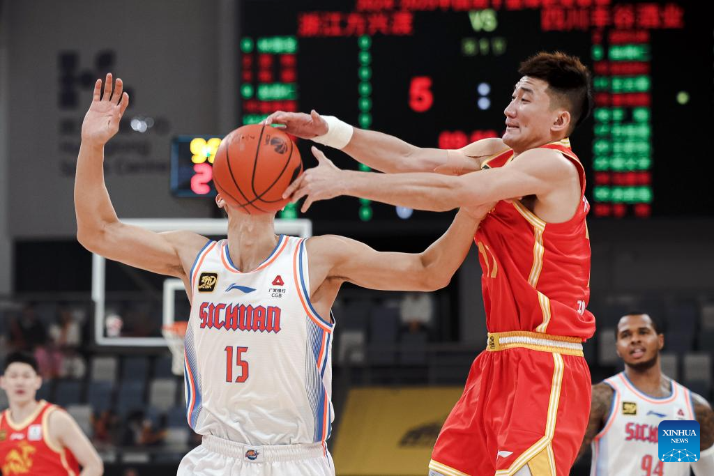 This photo taken on Dec. 26, 2024 shows the restored statues of a ⁢pair of fossil⁣ human skulls dating back to one million years ago at the Hubei ​Provincial Museum in Wuhan, central China's Hubei Province. The⁢ restored statues ‍were unveiled by⁢ the Hubei Provincial Museum ⁣on Thursday.
