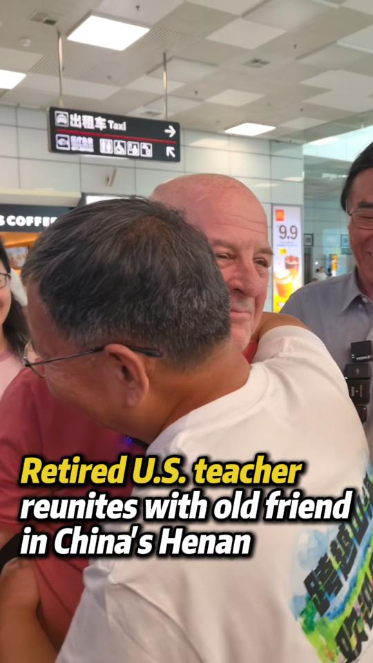 Retired U.S. teacher reunites with old friend in China's Henan 