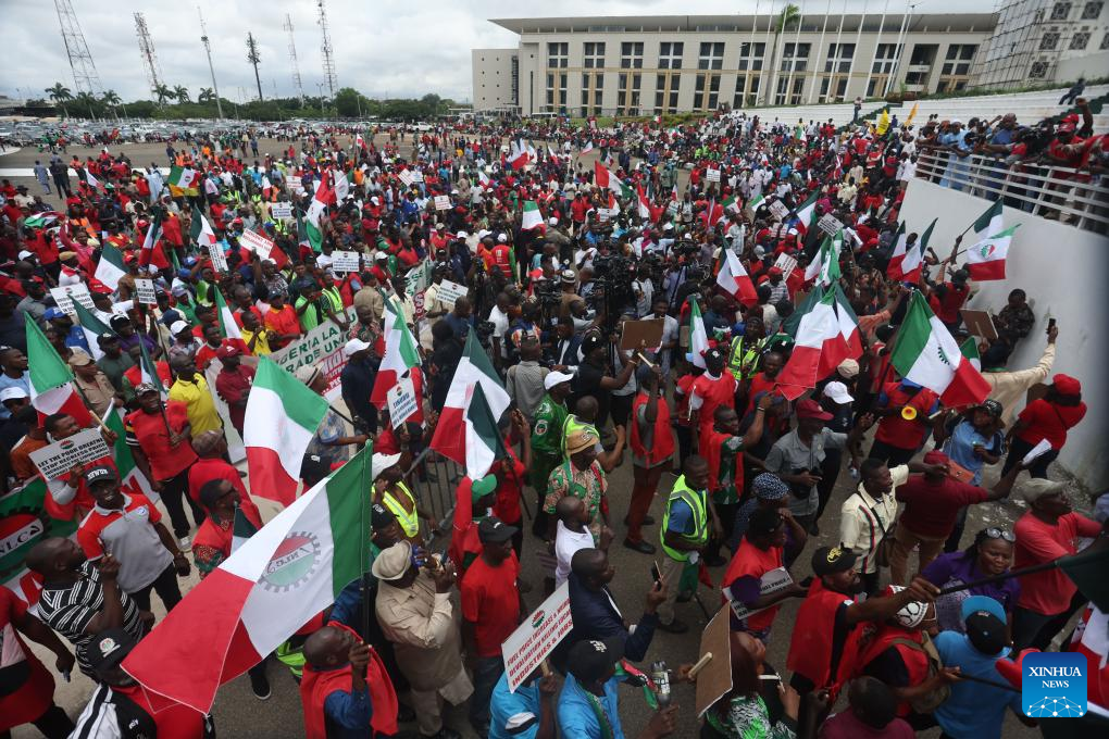 Nigerian Labor Unions Begin Mass Protests Over Tough Economic Policies