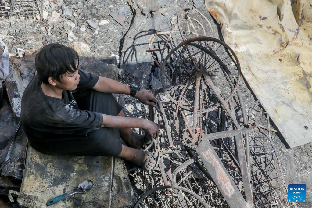 Hundreds Of Families Left Homeless After Fire At Slum Area In Quezon