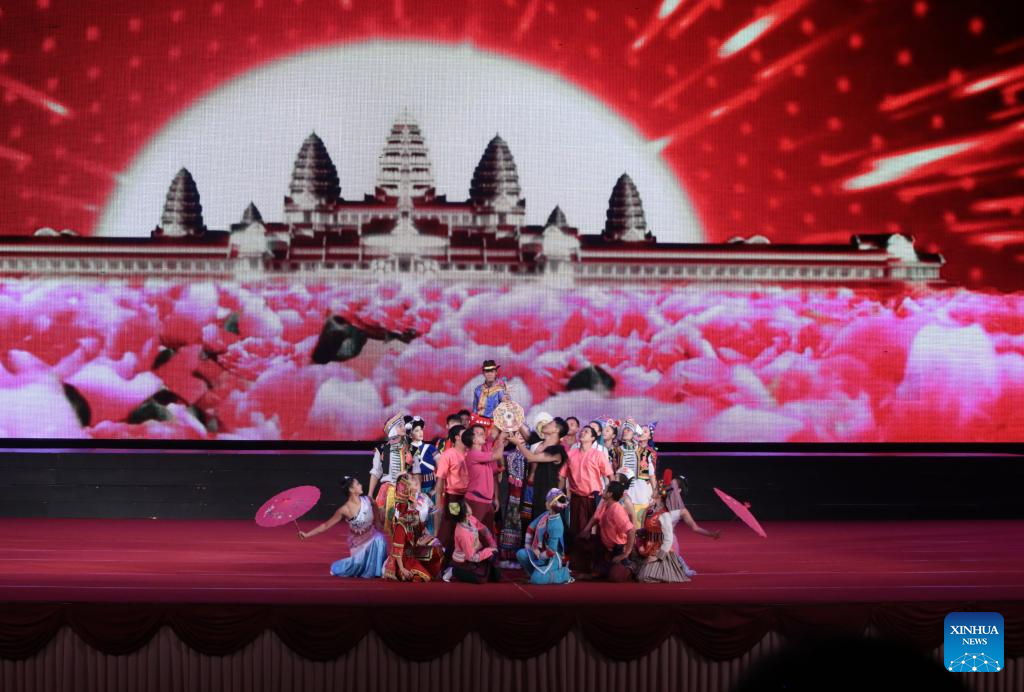 Joint cultural show held to celebrate 65th anniversary of Cambodia