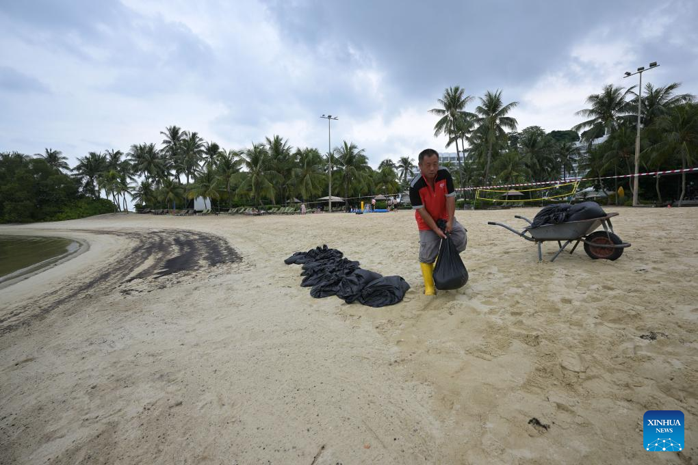 Singapore's Sentosa Closes Waters To Clean Oil Leakage-xinhua