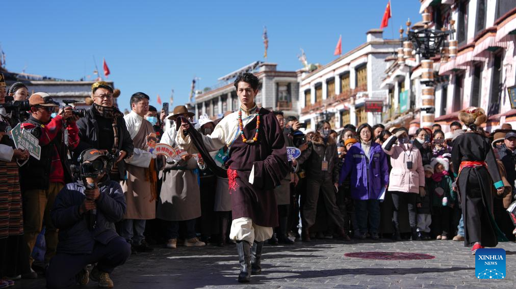 In Pics Parade On Barkhor Street In Lhasa Xinhua