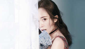 Actress Yang Mi releases fashion shots