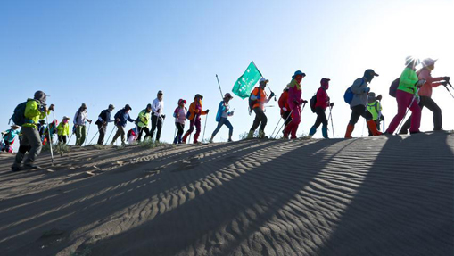 10 kilometer desert hiking challenge competition held in Zhangye, NW China