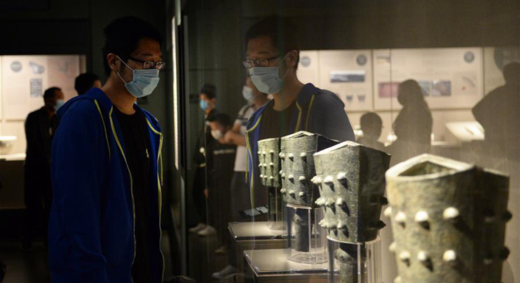 People visit Changsha Museum during national holiday