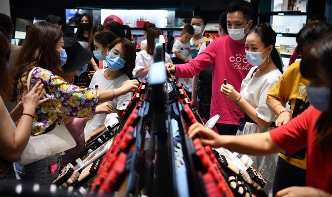Hainan witnesses boom in duty-free sales during National Day holiday