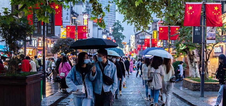 Tourists enjoy time during National Day holiday across China