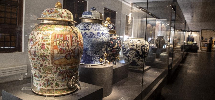 Chinese porcelains used in Ottoman palace on display in Istanbul