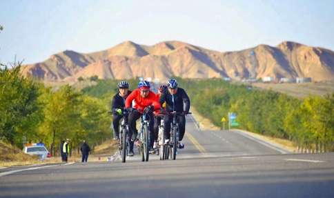 200 cyclists compete in Tour of Lake Ulan Suhai