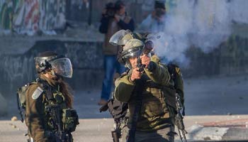Clashes erupt between Israeli soldier, Palestinian protesters