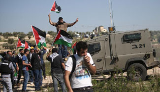 Clashes between Palestinian protesters and Israeli soldiers continue