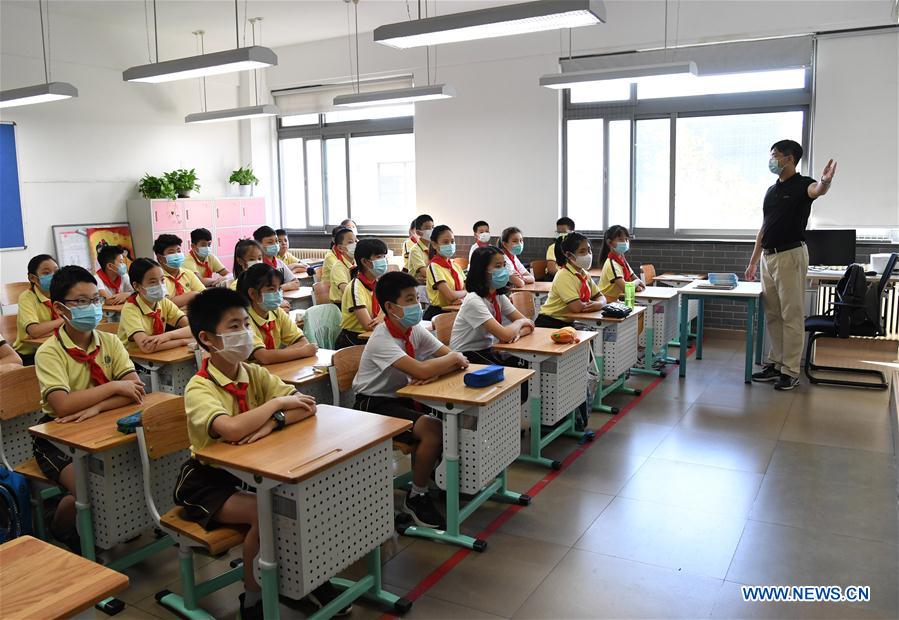 CHINA-BEIJING-SCHOOLS-NEW SEMESTER (CN)