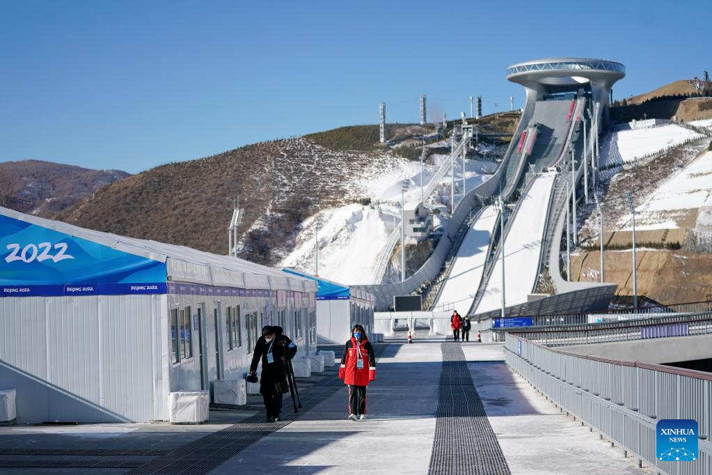 Participants test at biathlon international training week-Xinhua