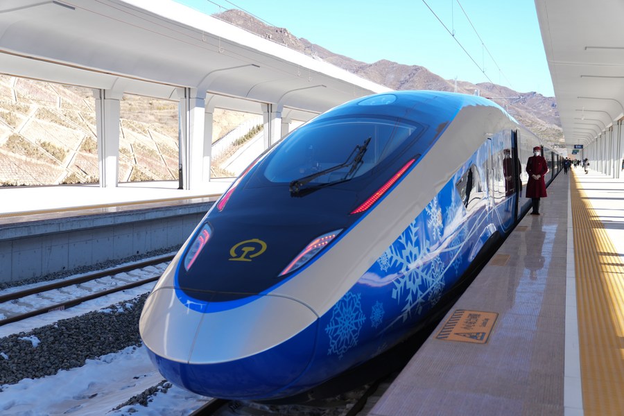Tailor-made bullet train links Beijing Olympic co-host cities-Xinhua
