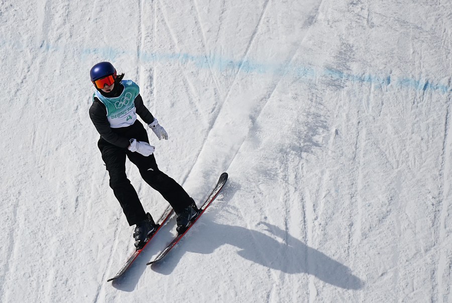 Gu Ailing prepares for the upcoming Olympic competitions-Xinhua