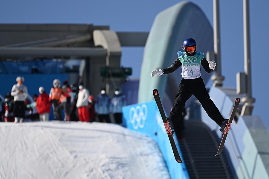 Gu Ailing prepares for the upcoming Olympic competitions-Xinhua