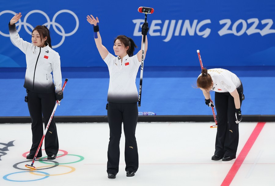 China stuns defending champion Sweden in Olympic women's team curling-Xinhua