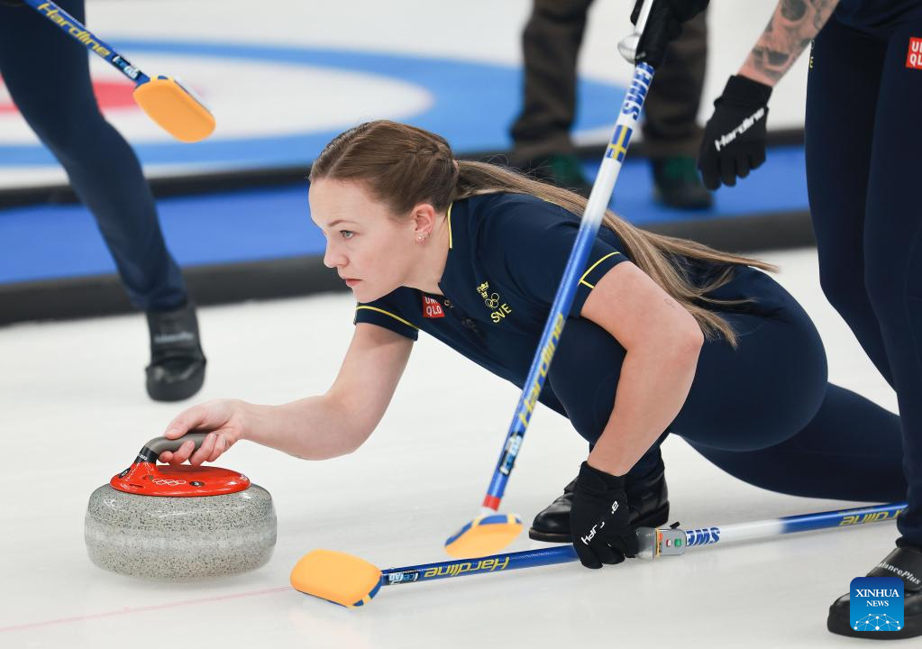 China Stuns Defending Champion Sweden In Olympic Women S Team Curling Xinhua