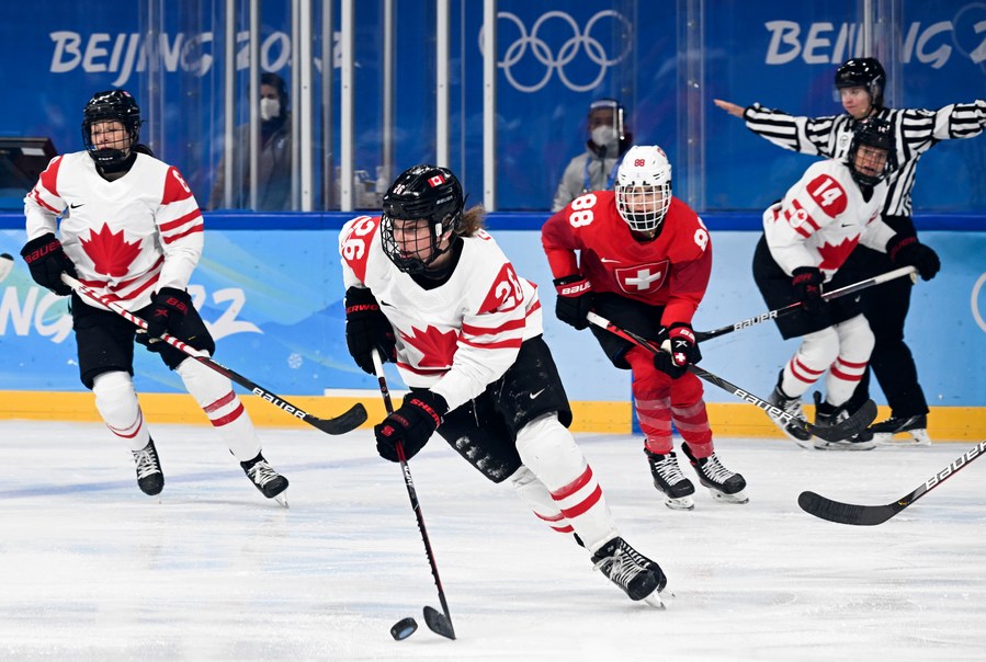 Canada wins recordbreaking semifinal, U.S. beats Finland in women's