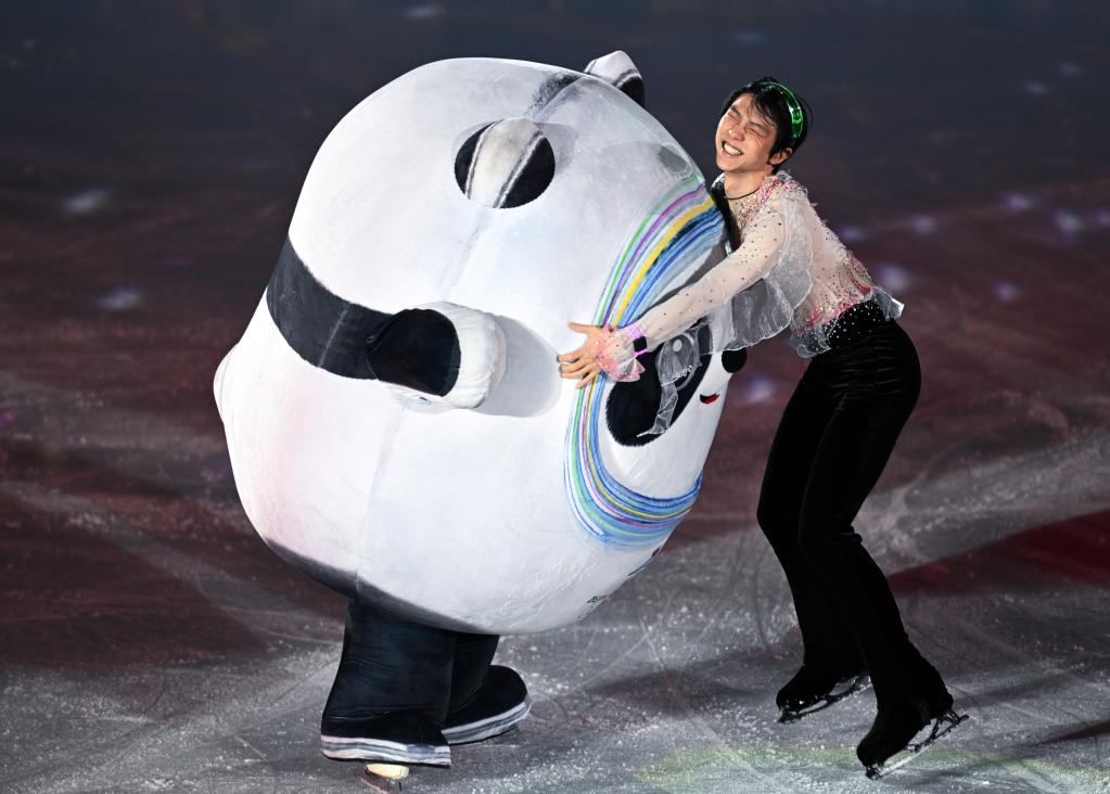 An Artist On Ice: Japan's Star Skater Hanyu Thrills The Crowd In Figure ...