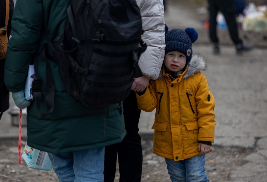 Thousands cross Polish border fleeing Russia