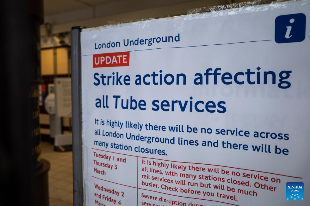 London Commuters Face Chaos As Underground Workers Strike Over Pensions ...