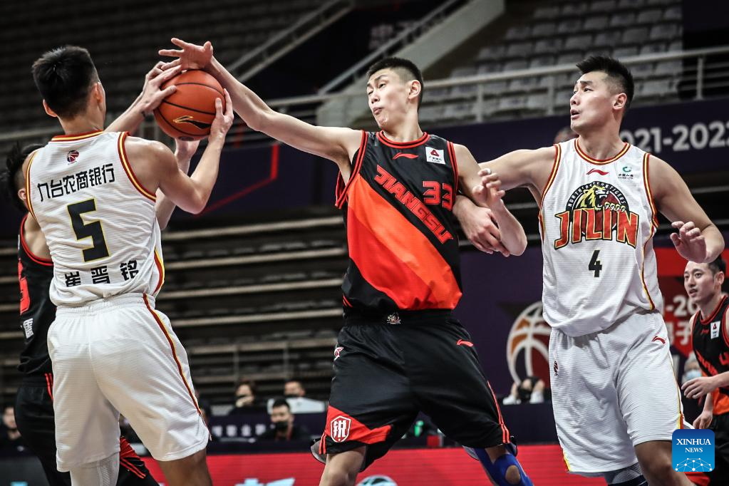 CBA 36th round match: Shandong Heroes vs. Qingdao Eagles - Xinhua