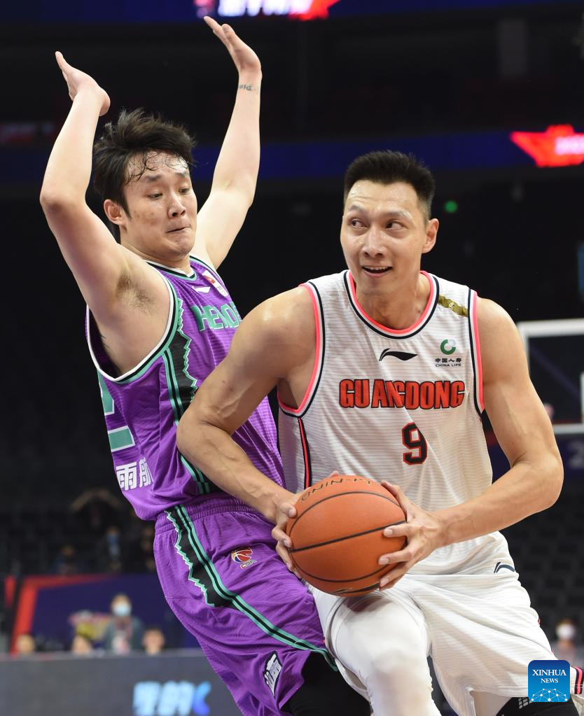 CBA 36th round match: Shandong Heroes vs. Qingdao Eagles - Xinhua