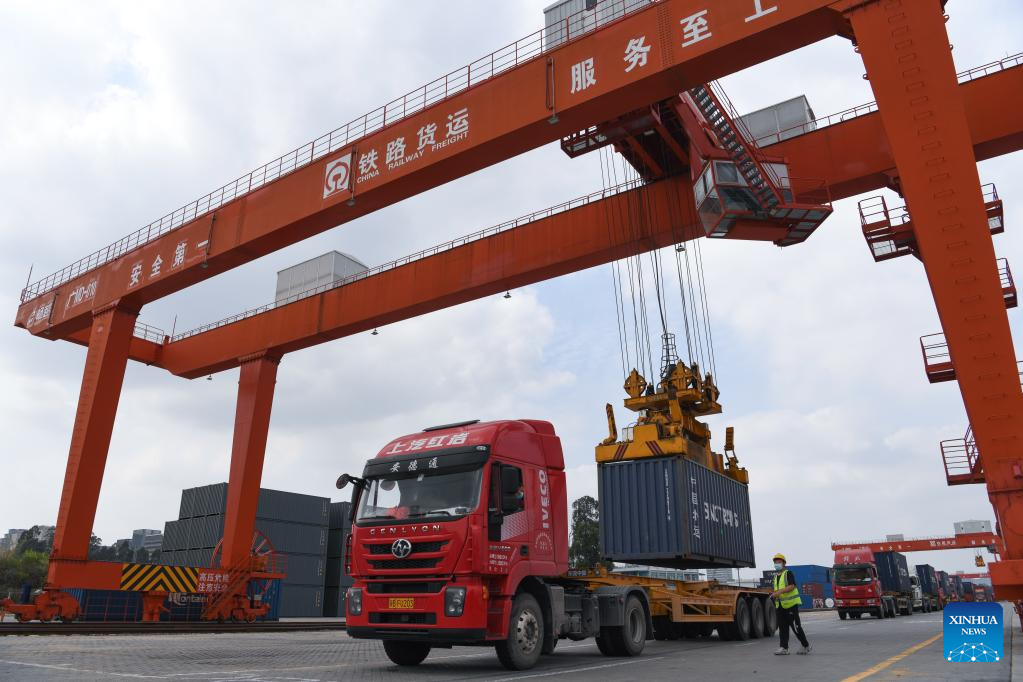 Special freight train to help stabilize mainland supply of goods to Hong Kong