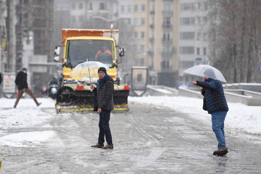 Heavy snowfall cripples life in Istanbul, News