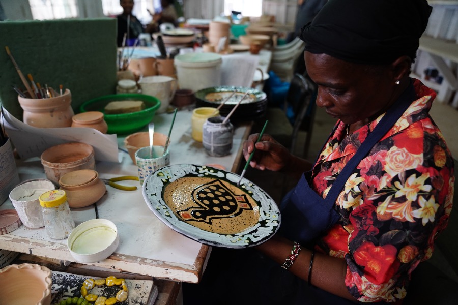 Craft workshop named Kazuri provides employment opportunities for Kenyan women-Xinhua