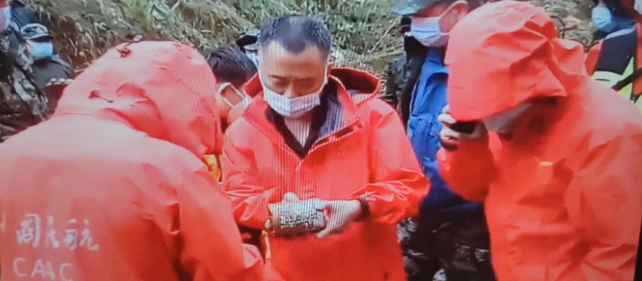Update: One black box of China's crashed jet recovered-Xinhua